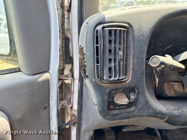 image for item ED5706 2001 Chevrolet Express 3500 van