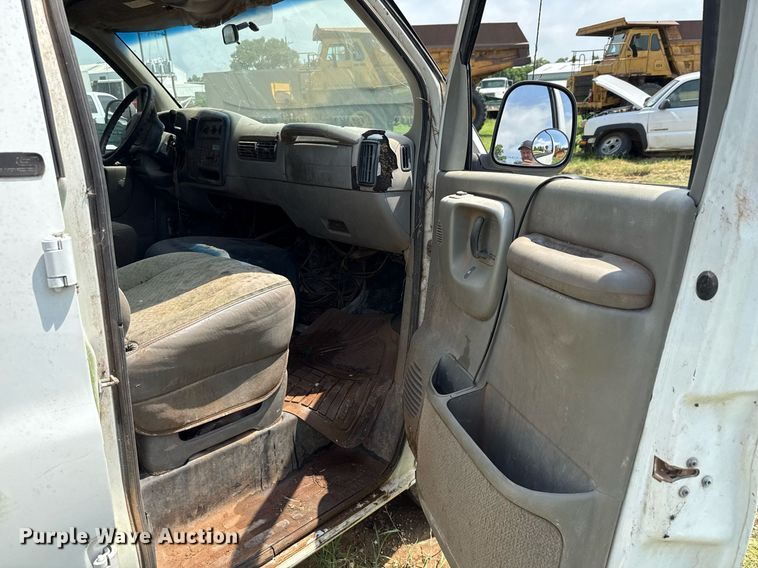 image for item ED5706 2001 Chevrolet Express 3500 van