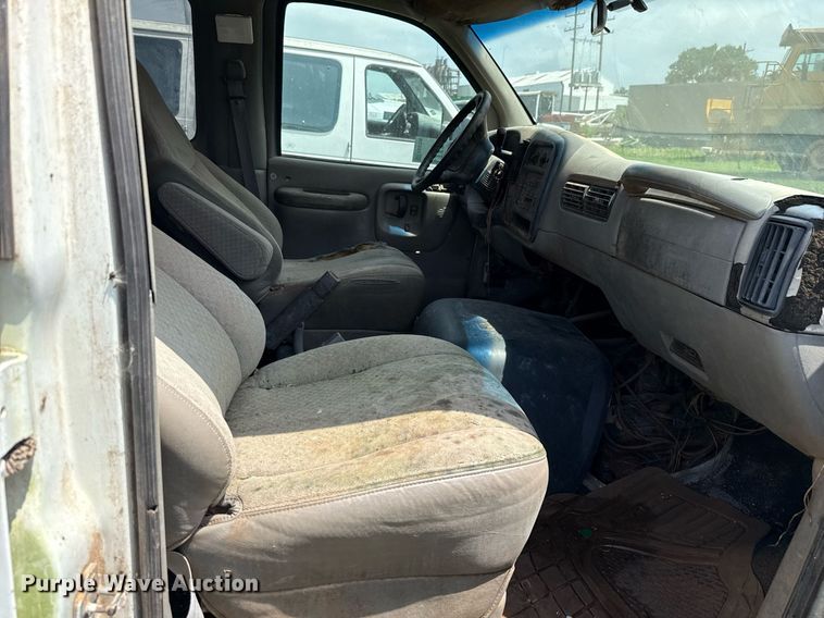image for item ED5706 2001 Chevrolet Express 3500 van
