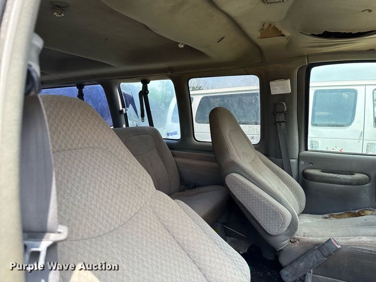 image for item ED5706 2001 Chevrolet Express 3500 van