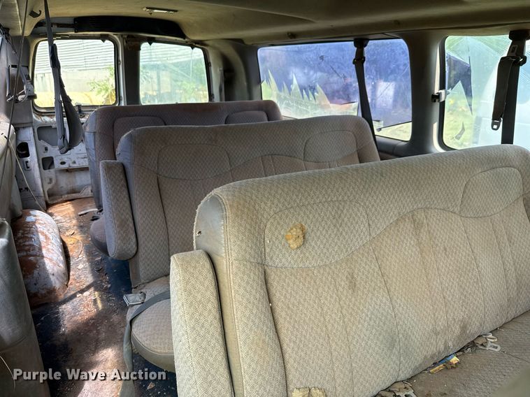 image for item ED5706 2001 Chevrolet Express 3500 van