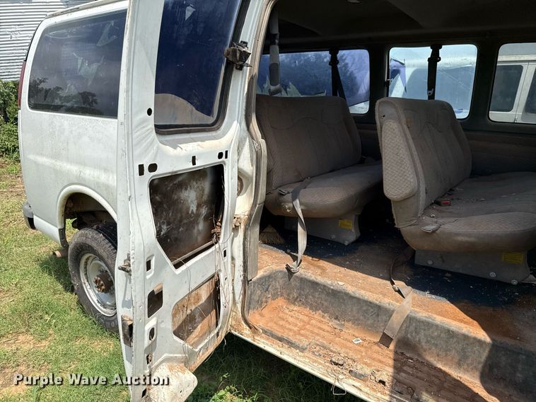 image for item ED5706 2001 Chevrolet Express 3500 van