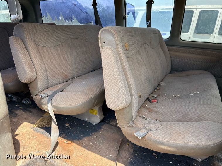 image for item ED5706 2001 Chevrolet Express 3500 van