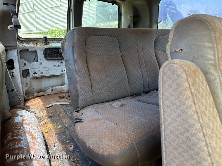 image for item ED5706 2001 Chevrolet Express 3500 van