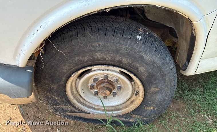 image for item ED5706 2001 Chevrolet Express 3500 van