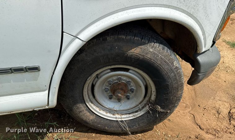 image for item ED5706 2001 Chevrolet Express 3500 van