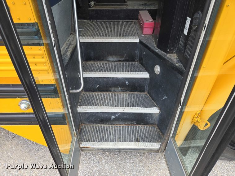 image for item EF1487 2006 Freightliner FS65 school bus