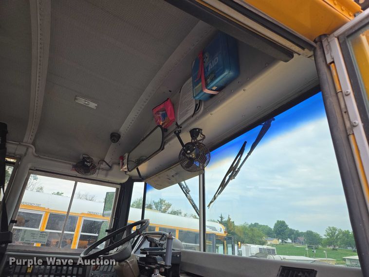 image for item EF1487 2006 Freightliner FS65 school bus