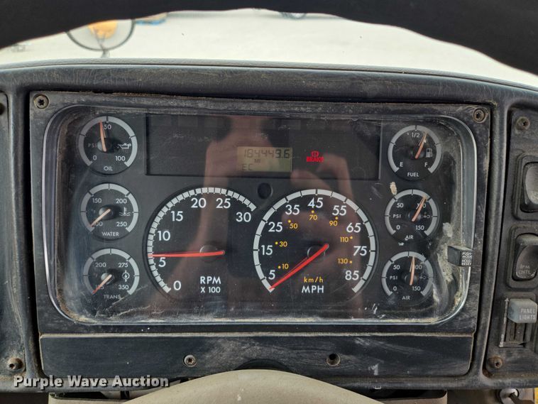 image for item EF1487 2006 Freightliner FS65 school bus