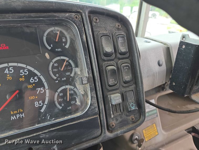 image for item EF1487 2006 Freightliner FS65 school bus