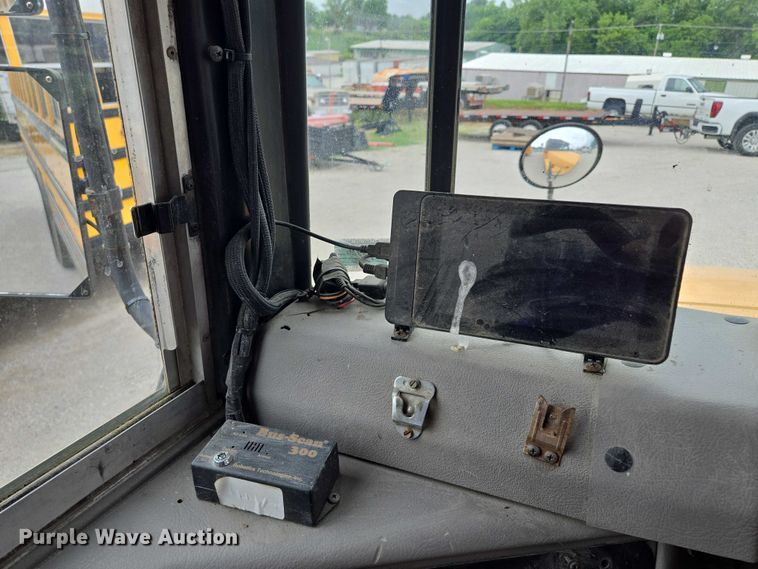 image for item EF1487 2006 Freightliner FS65 school bus