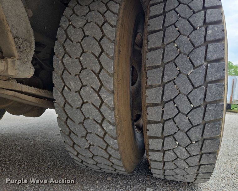 image for item EF1487 2006 Freightliner FS65 school bus