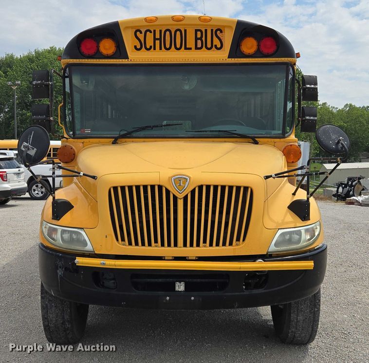 image for item EF1488 2005 IC PB105 school bus