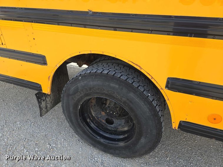 image for item EF1488 2005 IC PB105 school bus