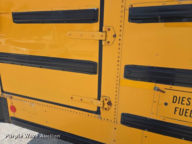 image for item EF1488 2005 IC PB105 school bus