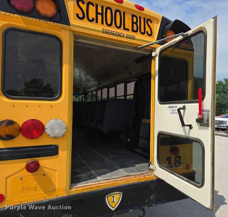 image for item EF1488 2005 IC PB105 school bus