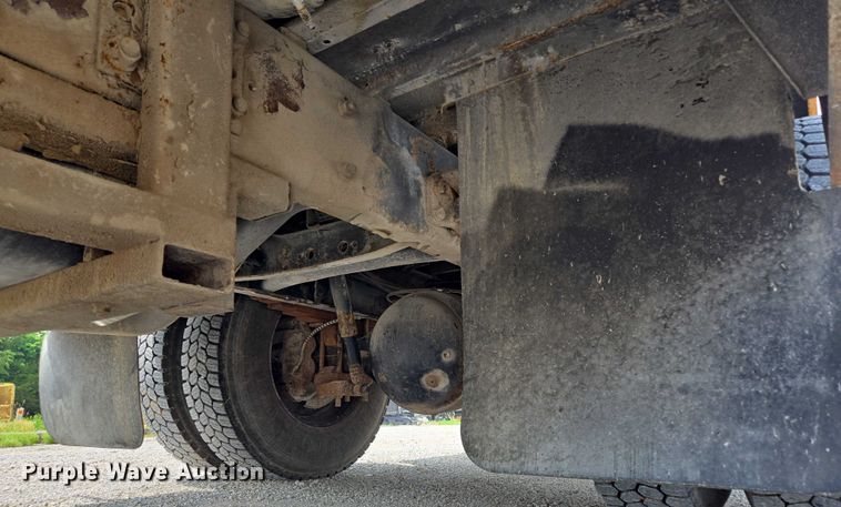 image for item EF1488 2005 IC PB105 school bus