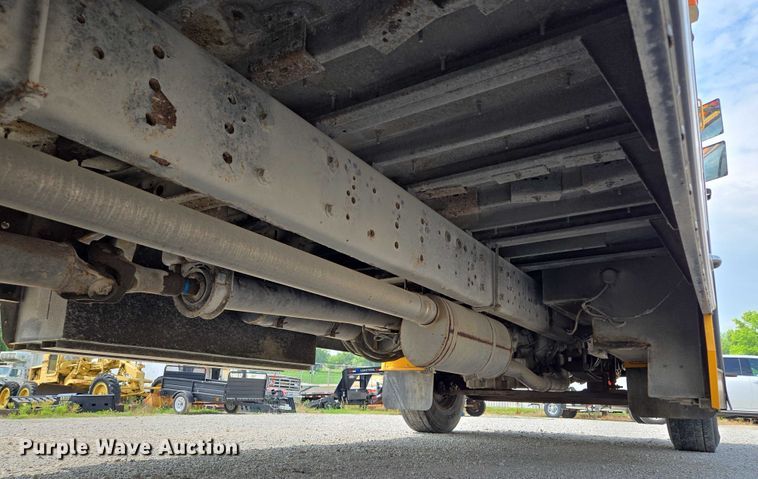 image for item EF1488 2005 IC PB105 school bus