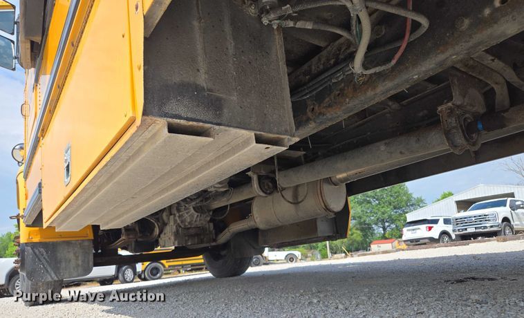 image for item EF1488 2005 IC PB105 school bus