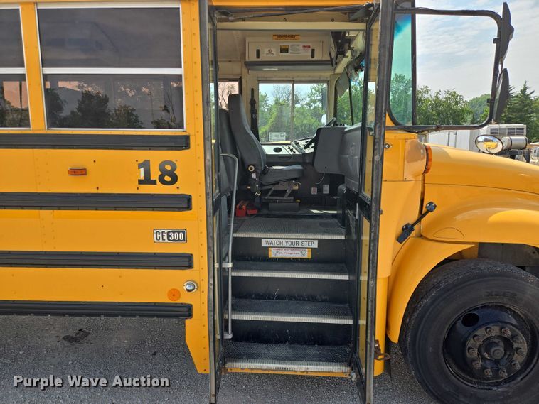 image for item EF1488 2005 IC PB105 school bus