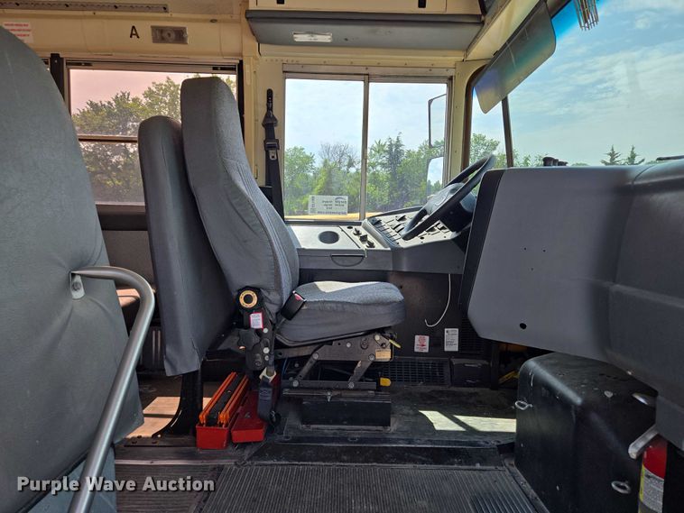 image for item EF1488 2005 IC PB105 school bus