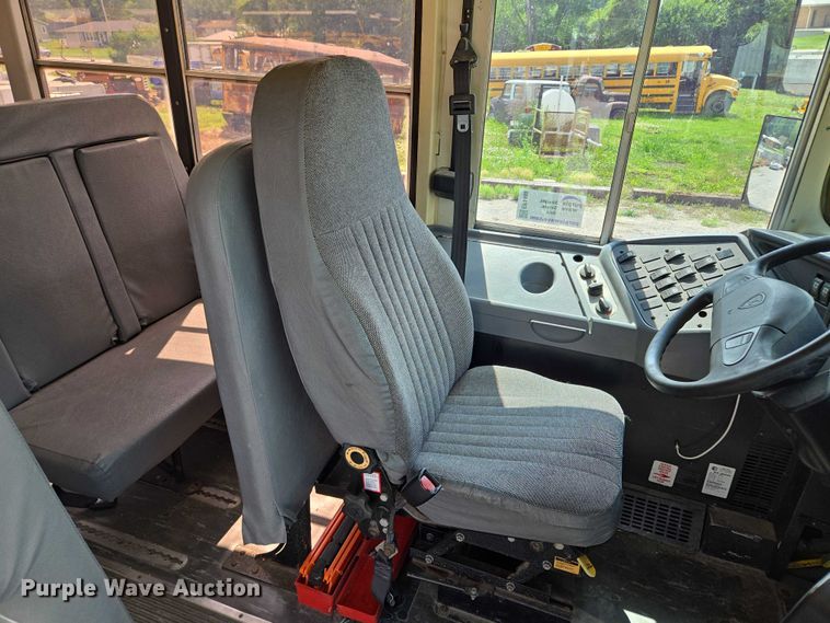 image for item EF1488 2005 IC PB105 school bus