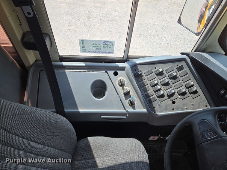 image for item EF1488 2005 IC PB105 school bus