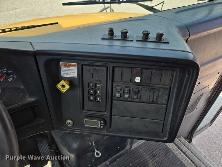 image for item EF1488 2005 IC PB105 school bus