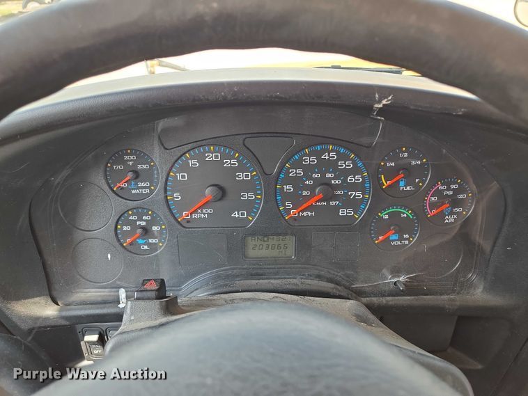 image for item EF1488 2005 IC PB105 school bus