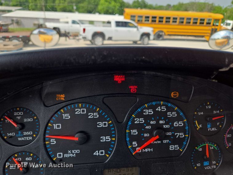 image for item EF1488 2005 IC PB105 school bus