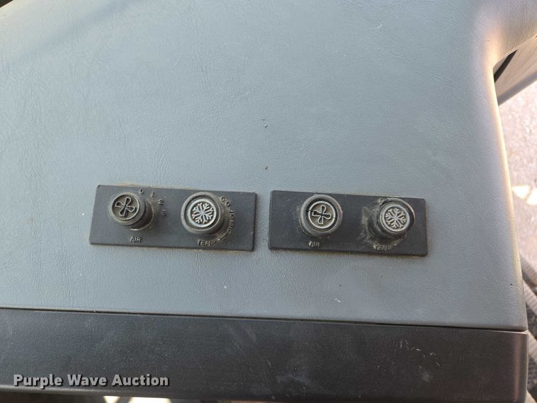 image for item EF1488 2005 IC PB105 school bus