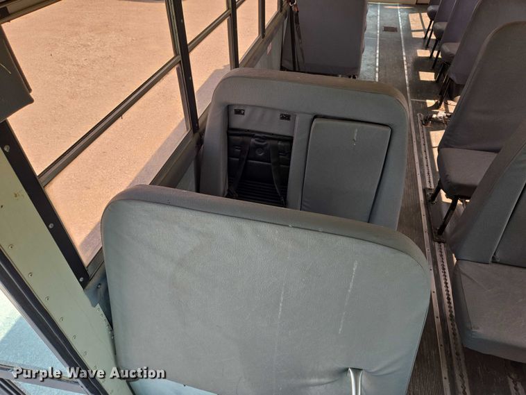 image for item EF1488 2005 IC PB105 school bus