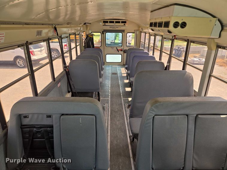 image for item EF1488 2005 IC PB105 school bus