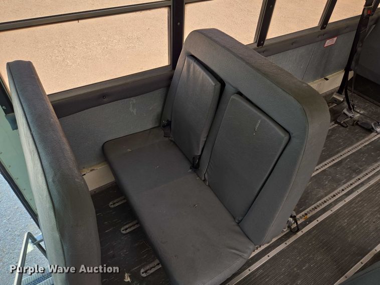 image for item EF1488 2005 IC PB105 school bus