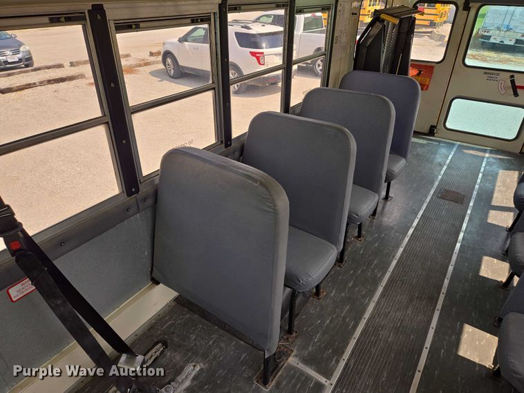 image for item EF1488 2005 IC PB105 school bus