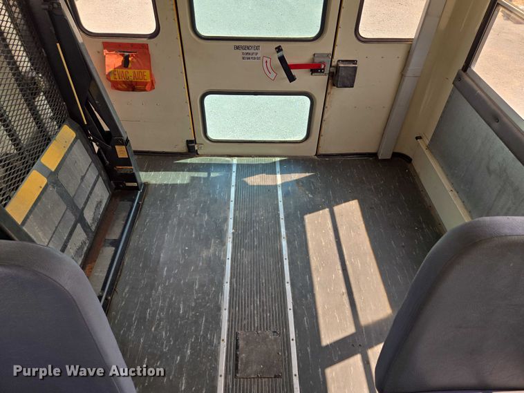 image for item EF1488 2005 IC PB105 school bus