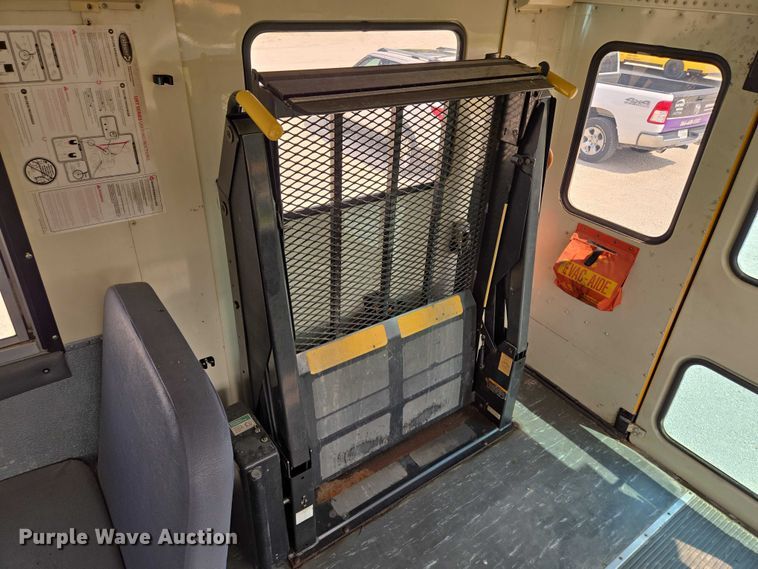 image for item EF1488 2005 IC PB105 school bus