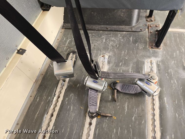 image for item EF1488 2005 IC PB105 school bus