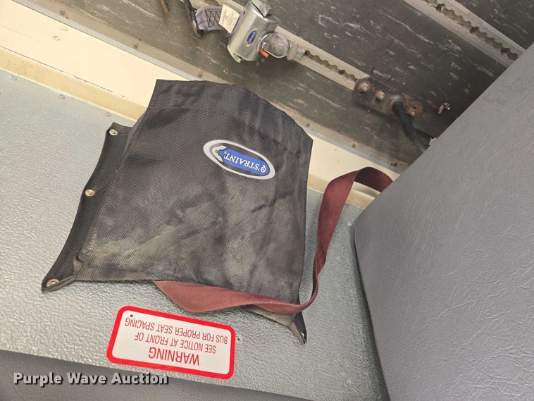 image for item EF1488 2005 IC PB105 school bus