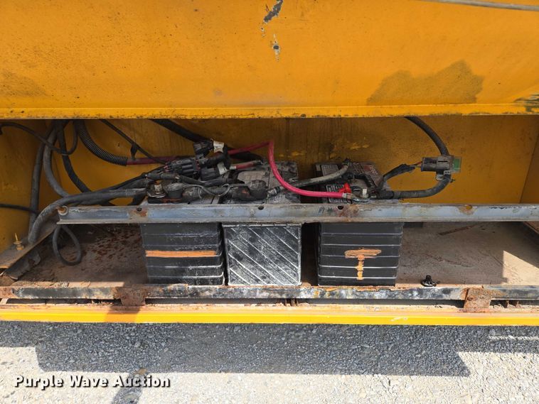 image for item EF1488 2005 IC PB105 school bus