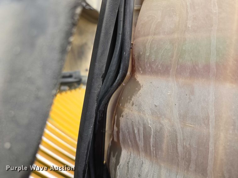 image for item EF1488 2005 IC PB105 school bus