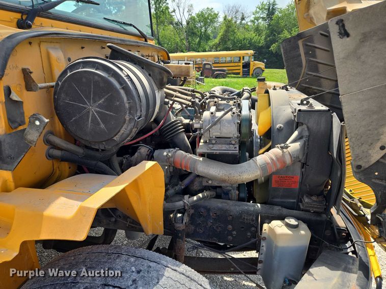 image for item EF1488 2005 IC PB105 school bus