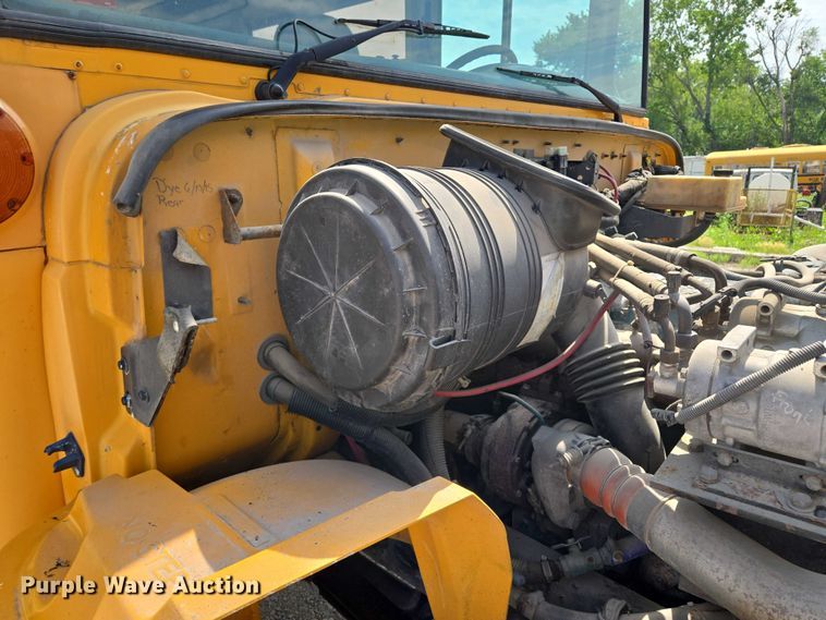 image for item EF1488 2005 IC PB105 school bus