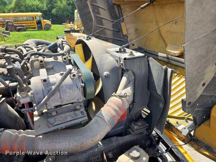 image for item EF1488 2005 IC PB105 school bus