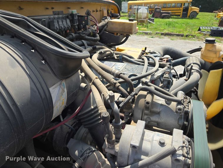 image for item EF1488 2005 IC PB105 school bus