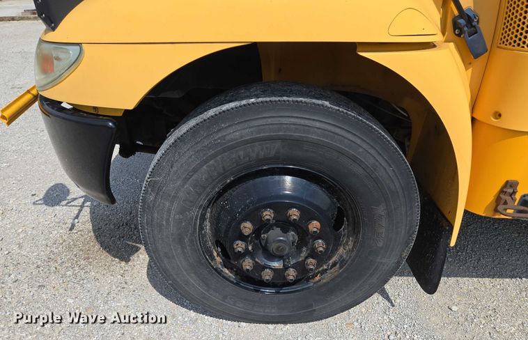 image for item EF1488 2005 IC PB105 school bus