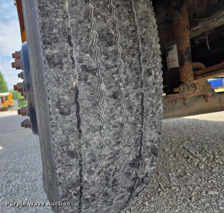 image for item EF1488 2005 IC PB105 school bus