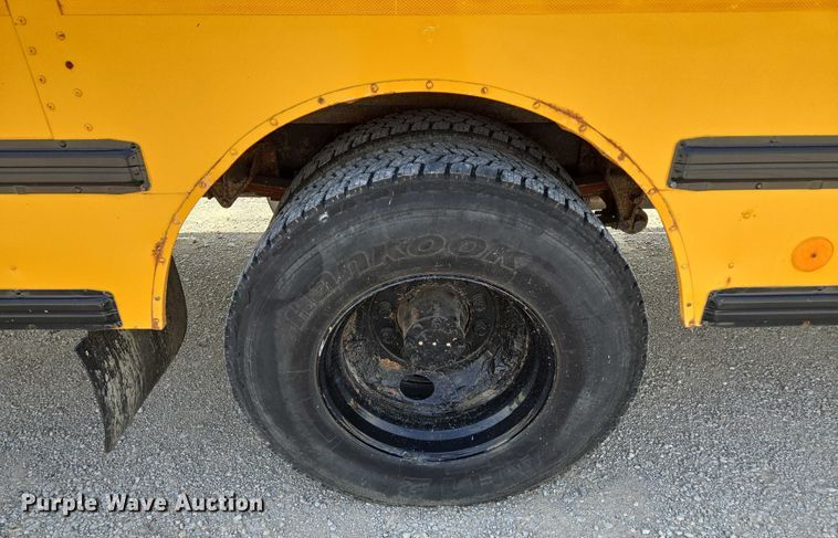 image for item EF1488 2005 IC PB105 school bus