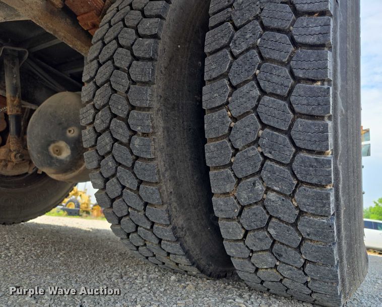 image for item EF1488 2005 IC PB105 school bus