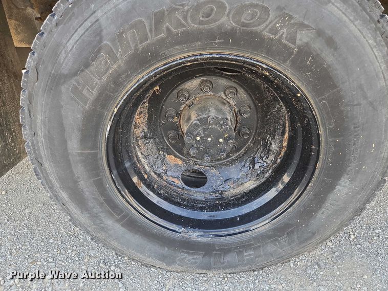 image for item EF1488 2005 IC PB105 school bus